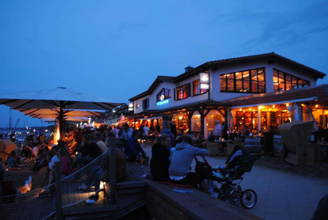 Ostseewind - In Der Strandstrasse-Fuehrt Zur Seebruecke Kuehlungsborn Exterior photo